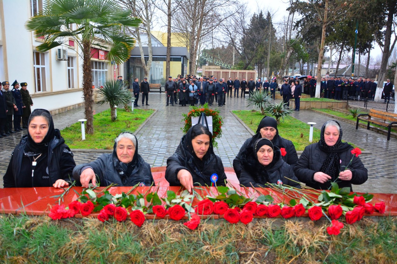 Ağstafada Xocalı soyqırımının qurbanlarının xatirəsi yad edildi - FOTOLAR